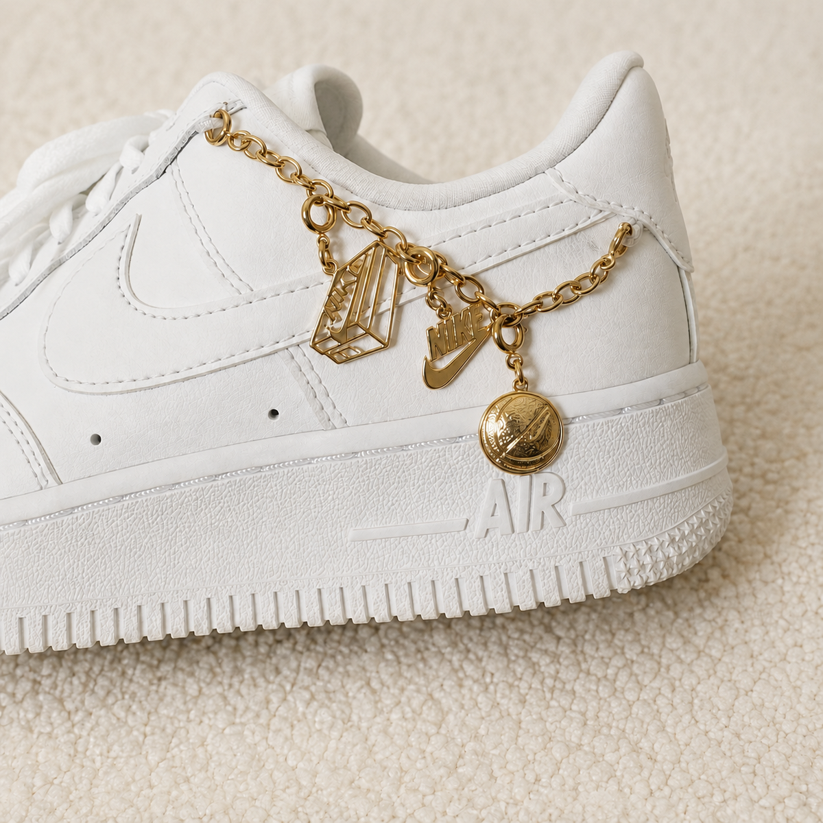 NIKE AIR FORCE 1 LOW BRANCO / CORRENTES