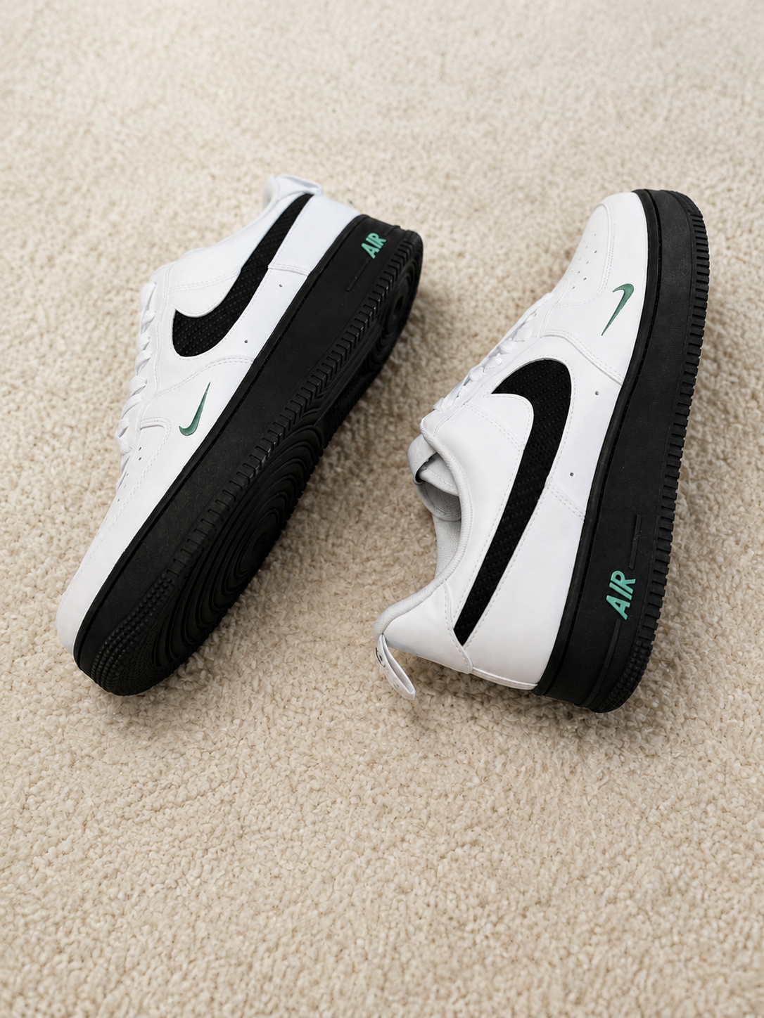NIKE AIR FORCE 1 LOW BRANCO / PRETO / AZUL
