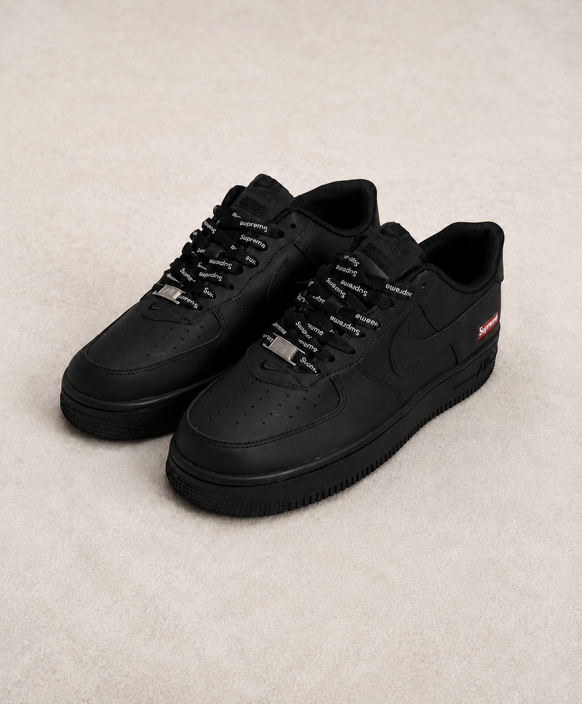 NIKE AIR FORCE 1 LOW SUPREME PRETO