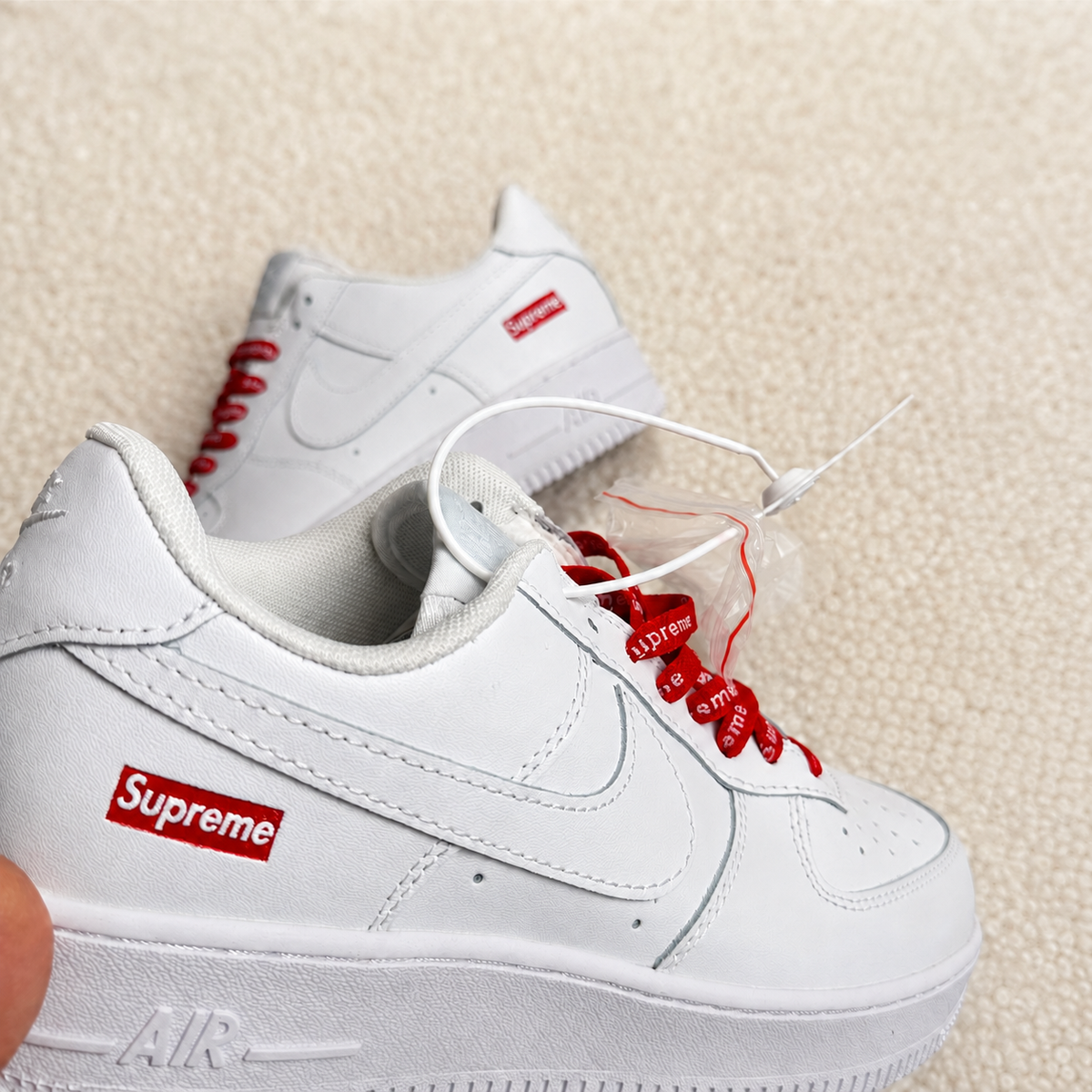 NIKE AIR FORCE 1 LOW SUPREME BRANCO