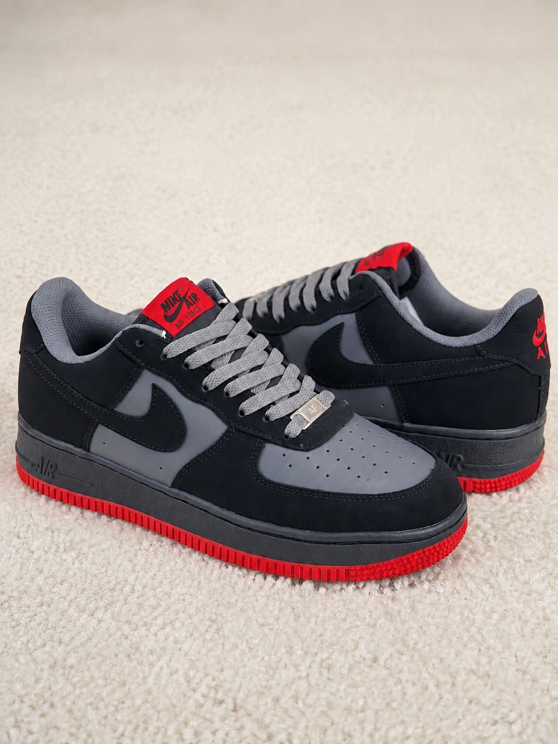 NIKE AIR FORCE 1 LOW CINZA / PRETO / VERMELHO
