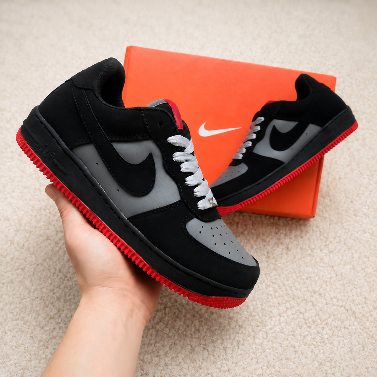 NIKE AIR FORCE 1 LOW CINZA / PRETO / VERMELHO