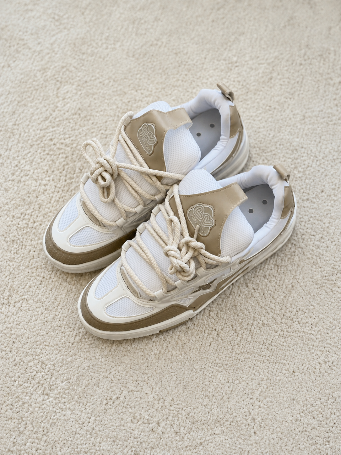 LOUIS VUITTON LV SKATE BEGE / BRANCO