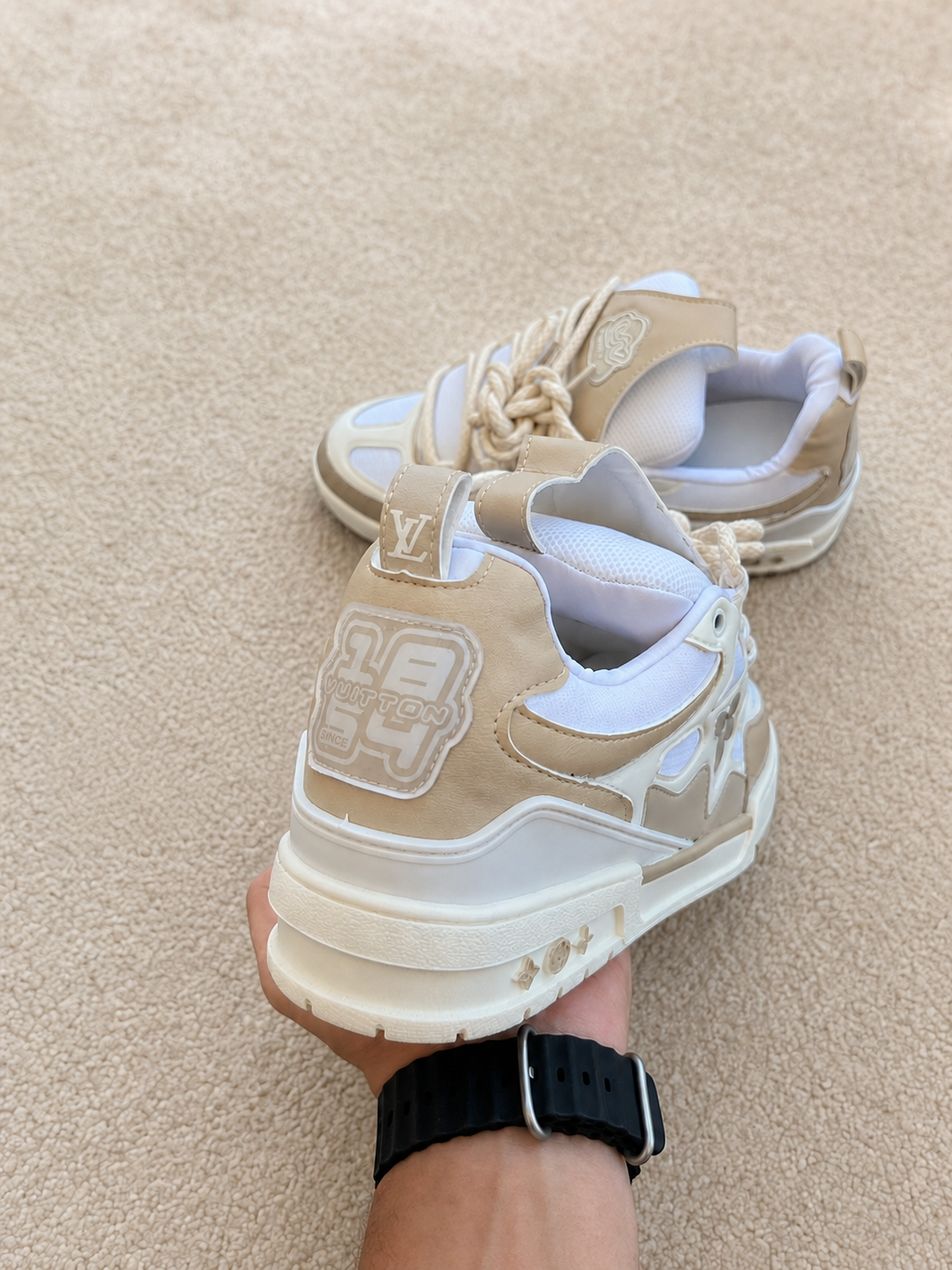 LOUIS VUITTON LV SKATE BEGE / BRANCO
