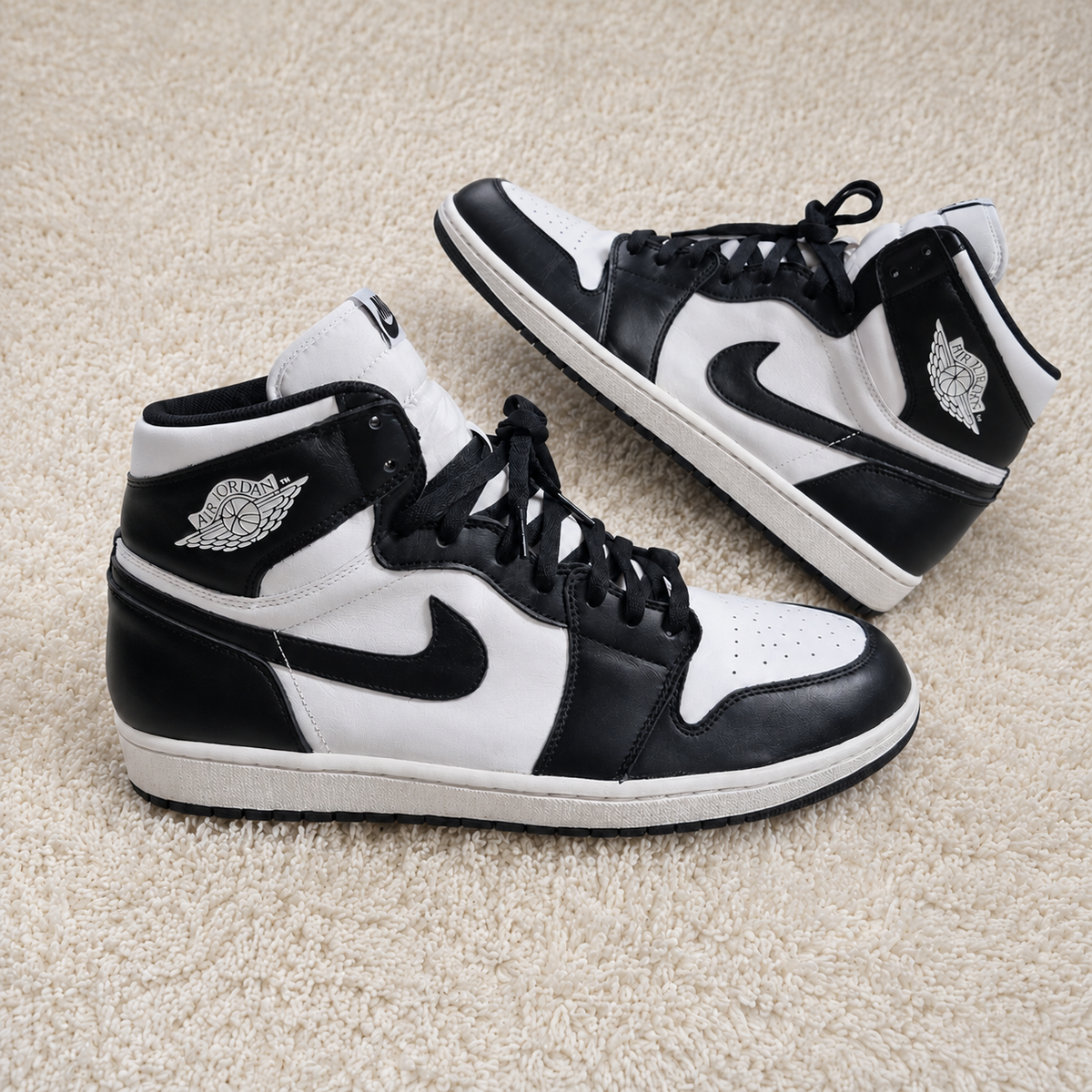 NIKE AIR JORDAN 1 PRETO / BRANCO
