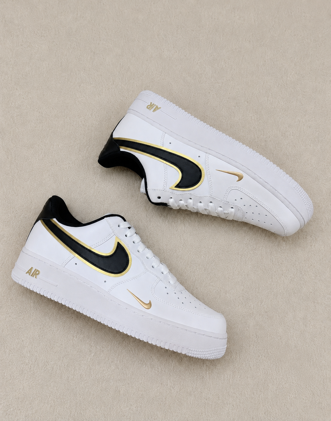 NIKE AIR FORCE 1 LOW BRANCO / PRETO / DOURADO