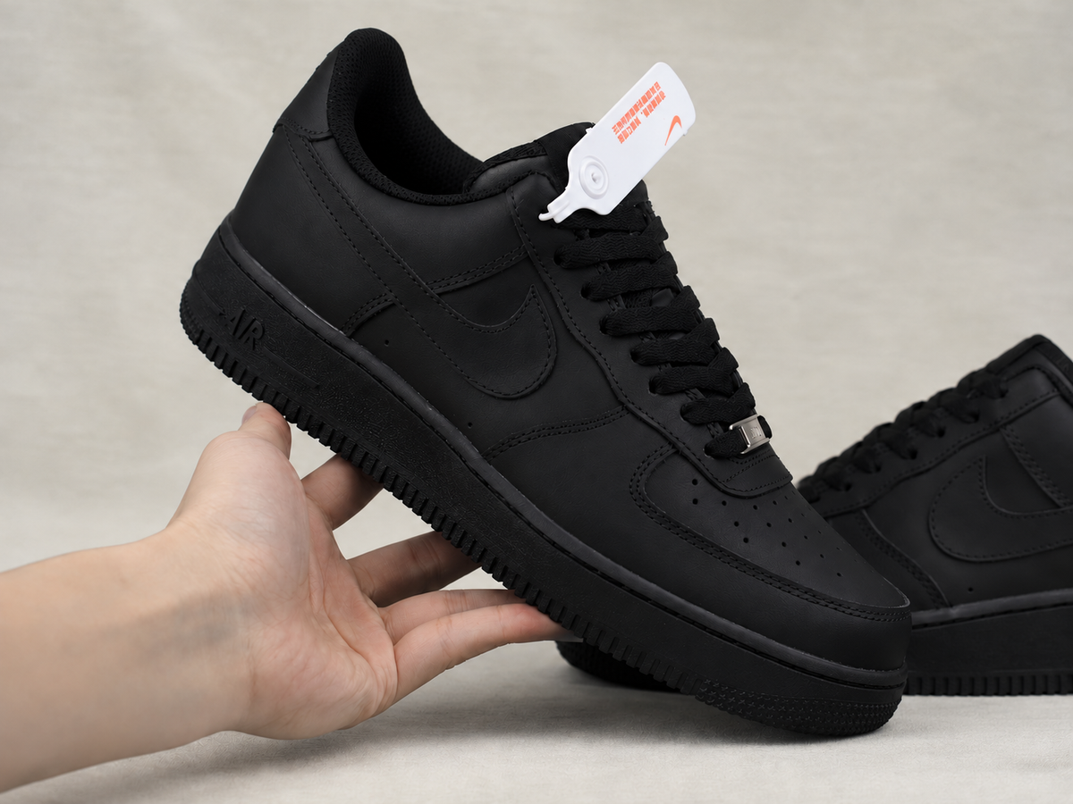 NIKE AIR FORCE 1 LOW PRETO