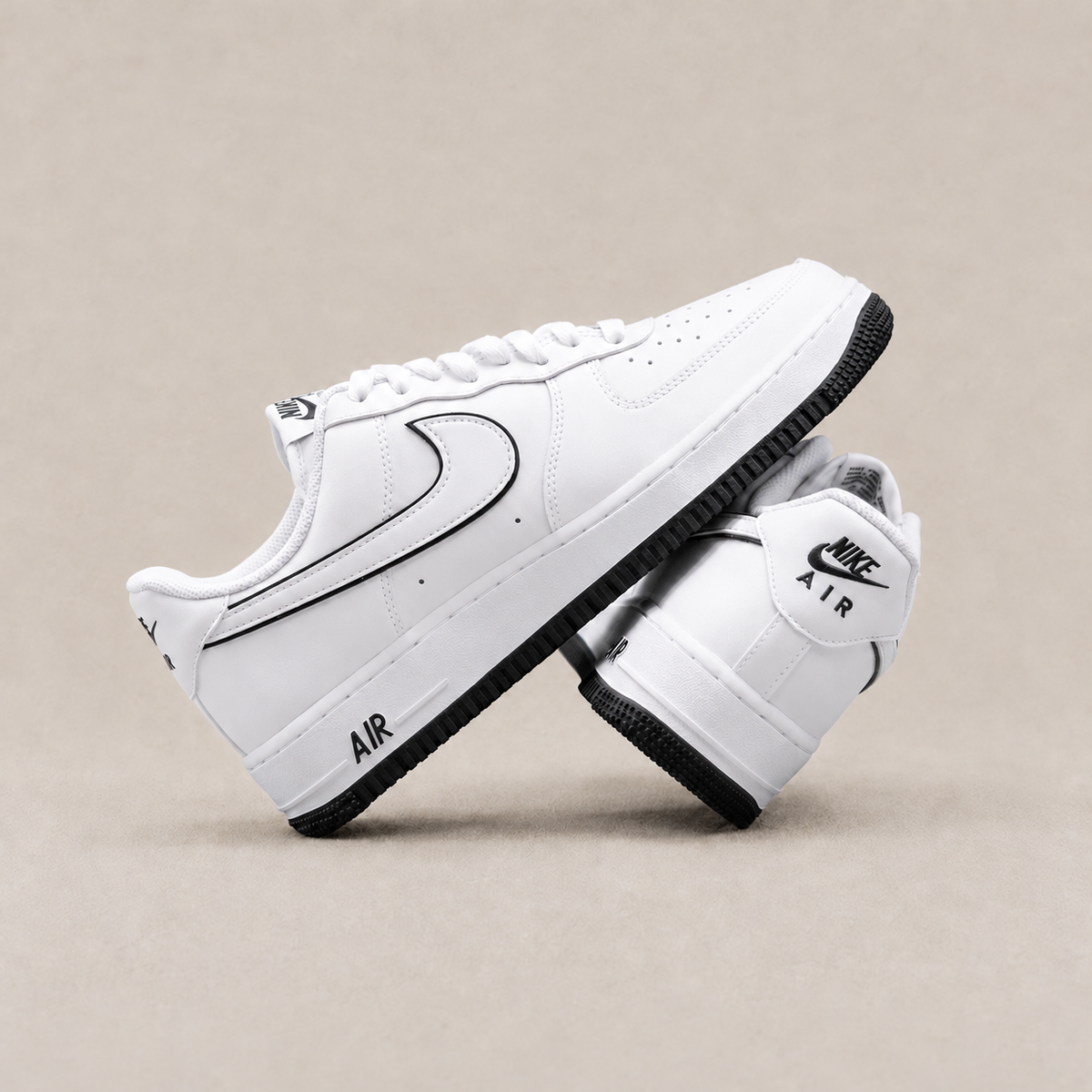 NIKE AIR FORCE 1 LOW BRANCO / PRETO