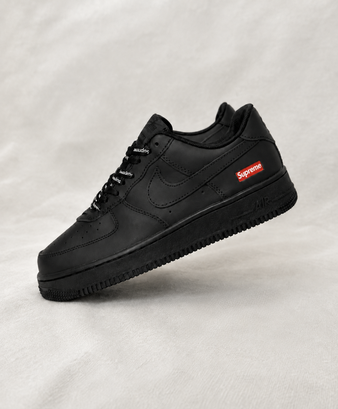 NIKE AIR FORCE 1 LOW SUPREME PRETO