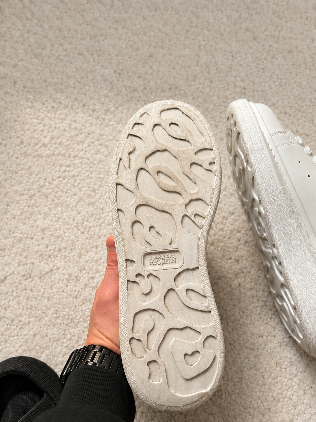 ALEXANDER MCQUEEN OVERSIZED BRANCO / PRETO