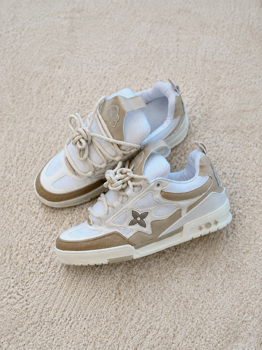 LOUIS VUITTON LV SKATE BEGE / BRANCO