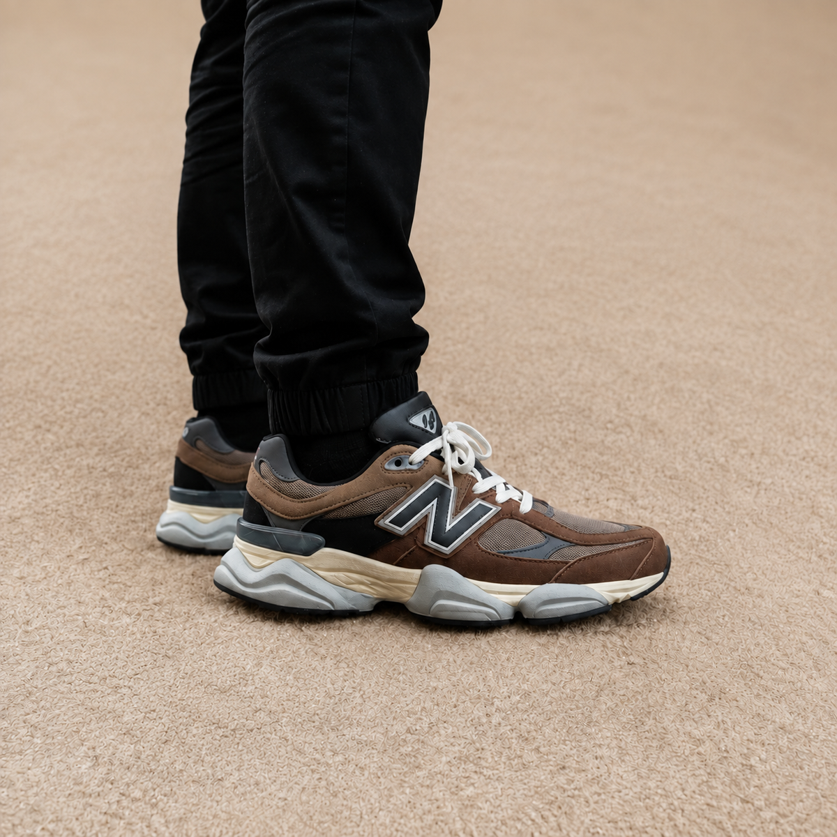 NEW BALANCE 9060 CASTANHO / PRETO