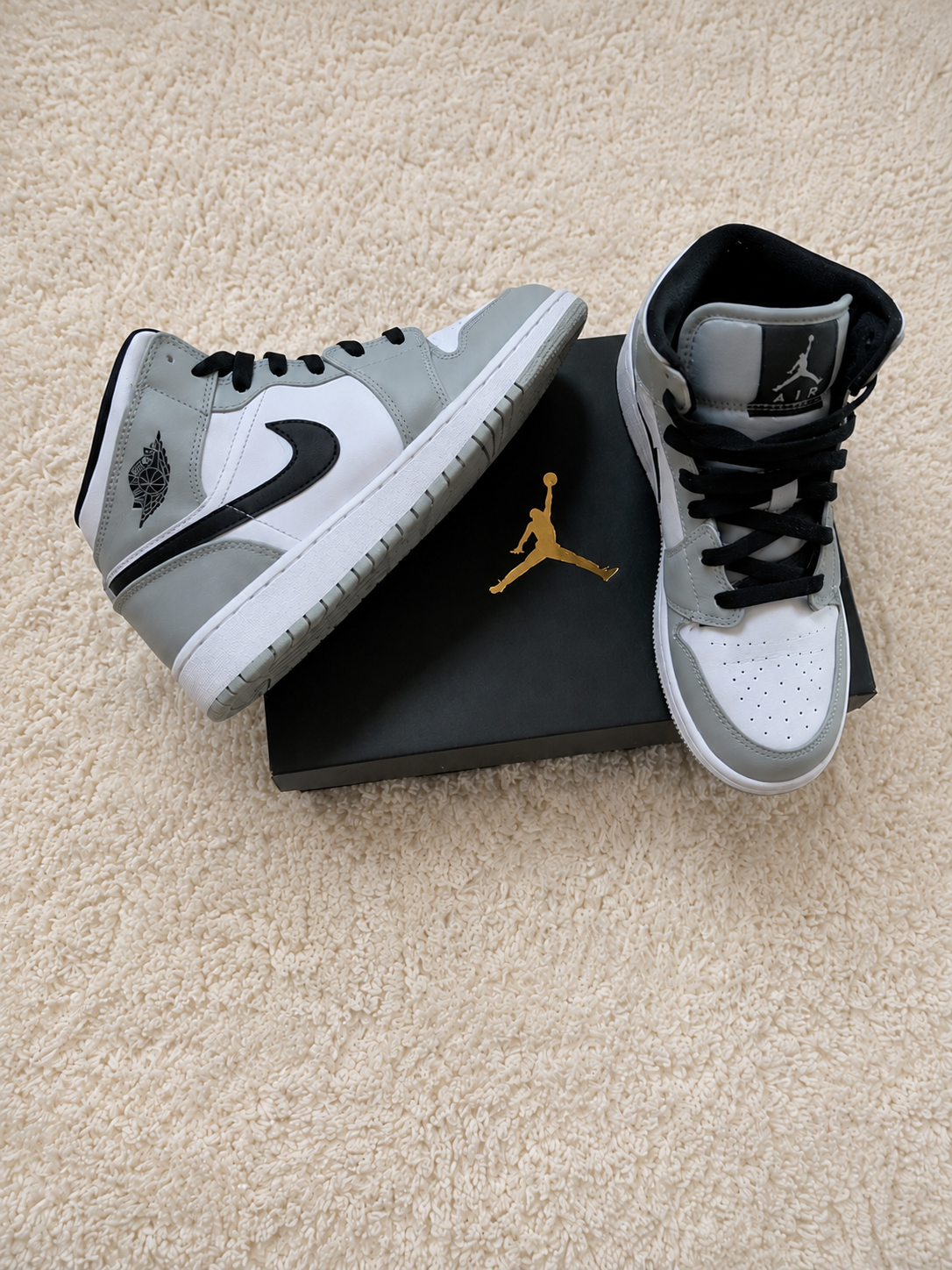 NIKE AIR JORDAN 1 MID CINZA / BRANCO / PRETO