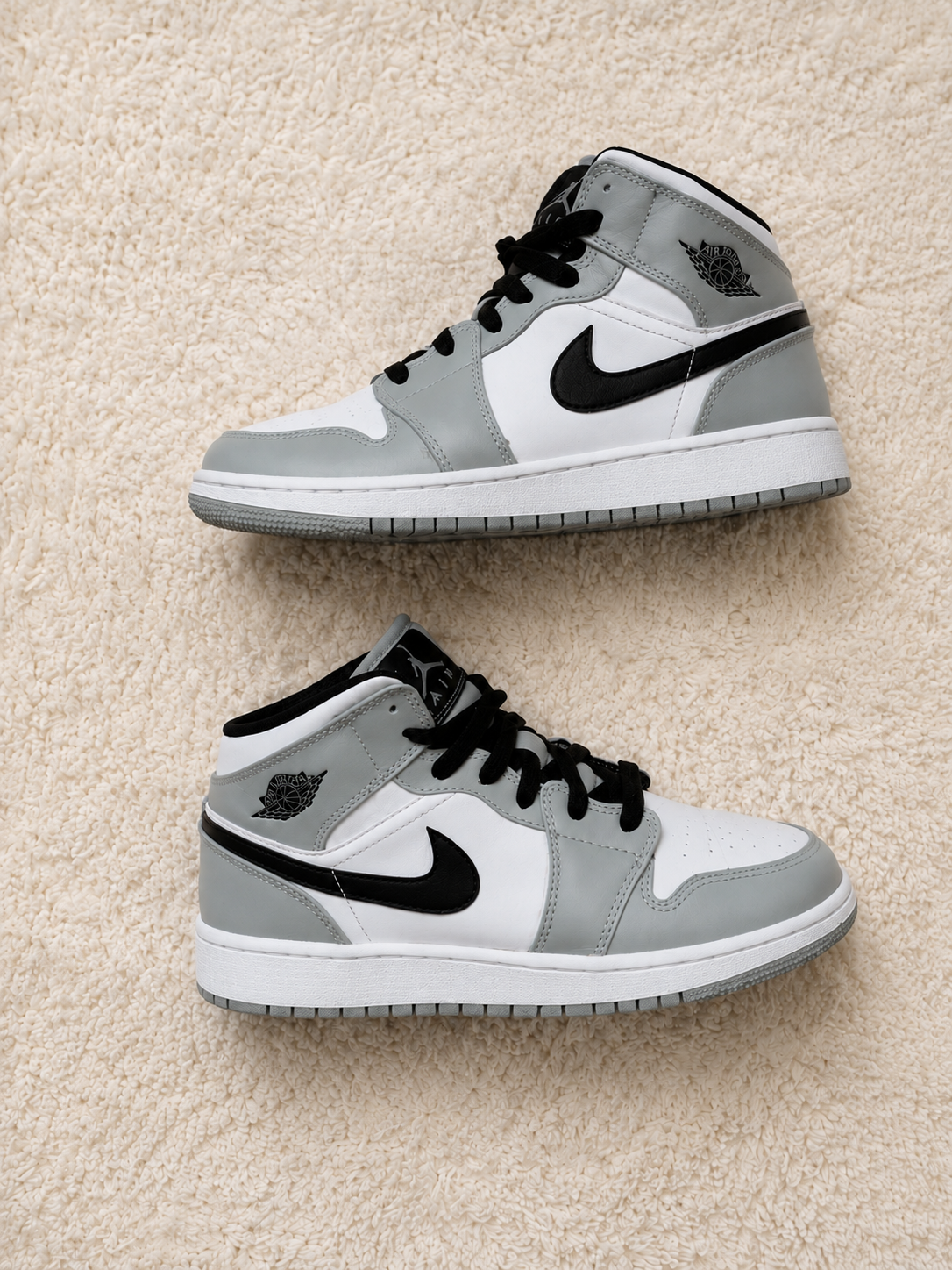 NIKE AIR JORDAN 1 MID CINZA / BRANCO / PRETO