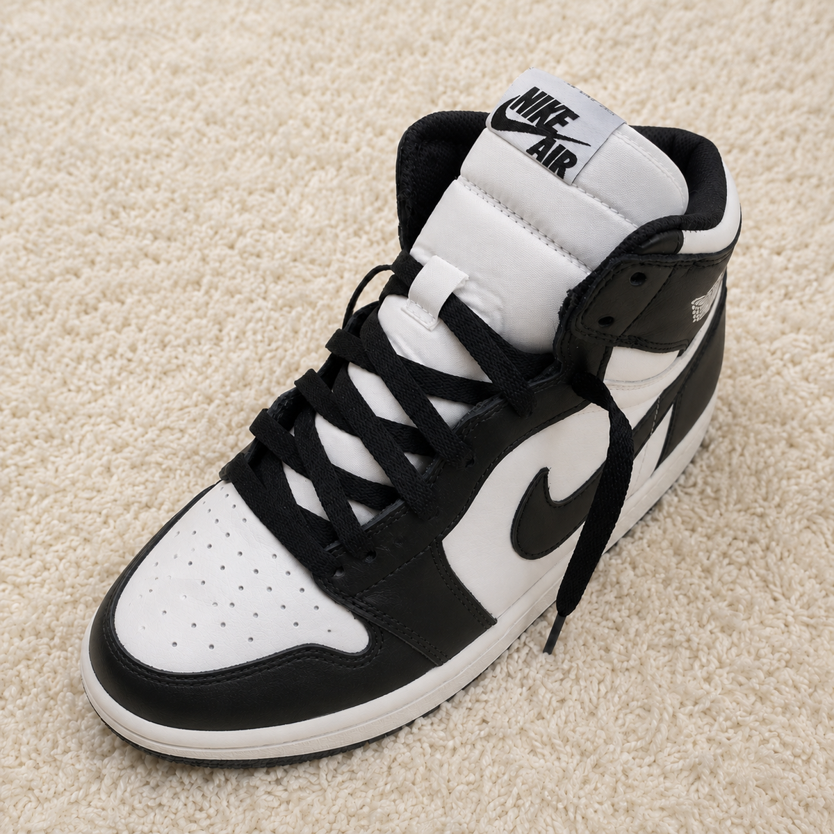 NIKE AIR JORDAN 1 PRETO / BRANCO