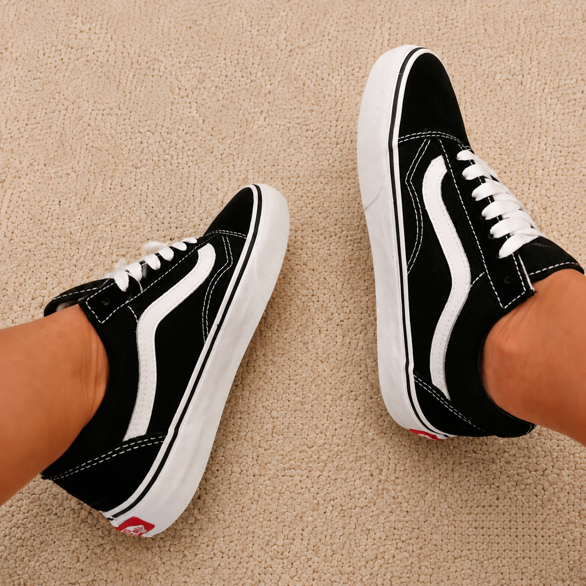 VANS OLD SKOOL PRETO / BRANCO