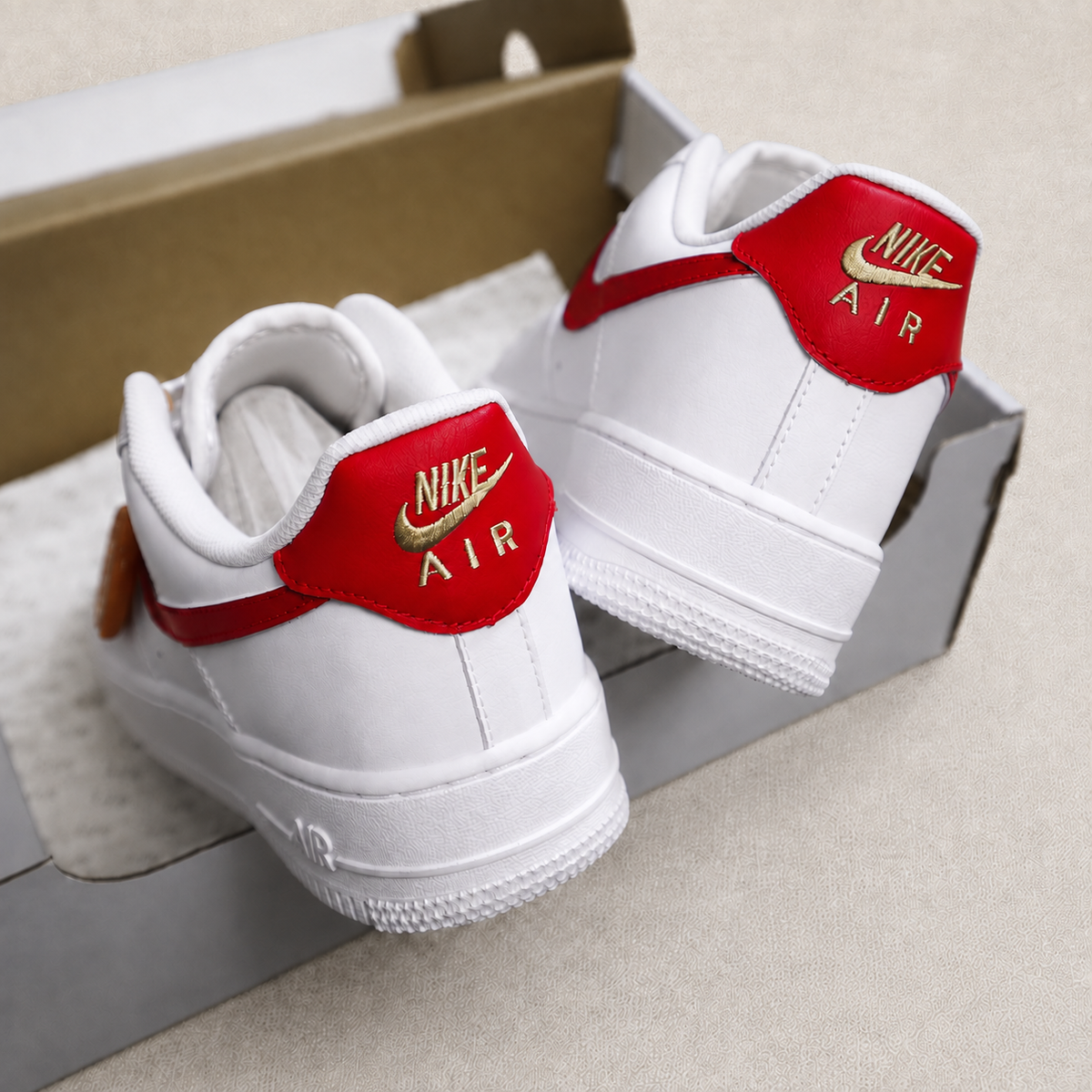 NIKE AIR FORCE 1 LOW BRANCO / VERMELHO