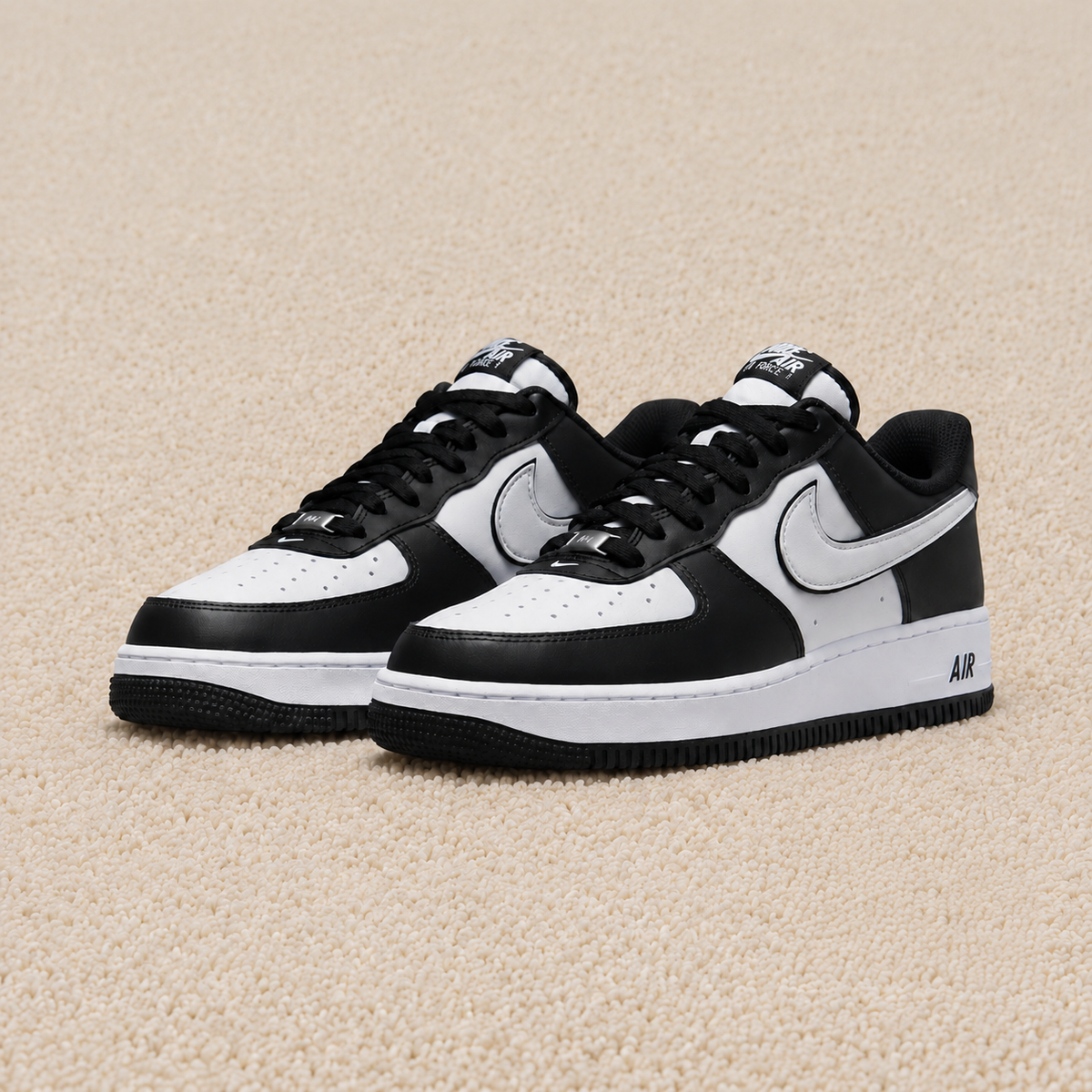 NIKE AIR FORCE 1 LOW PRETO / BRANCO